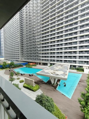 Hotel-like condo with balcony, Manila